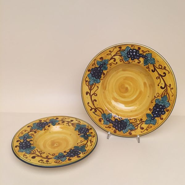 SET OF FRUIT OR DESSERT PLATES OF CM. 23 DIAMETER